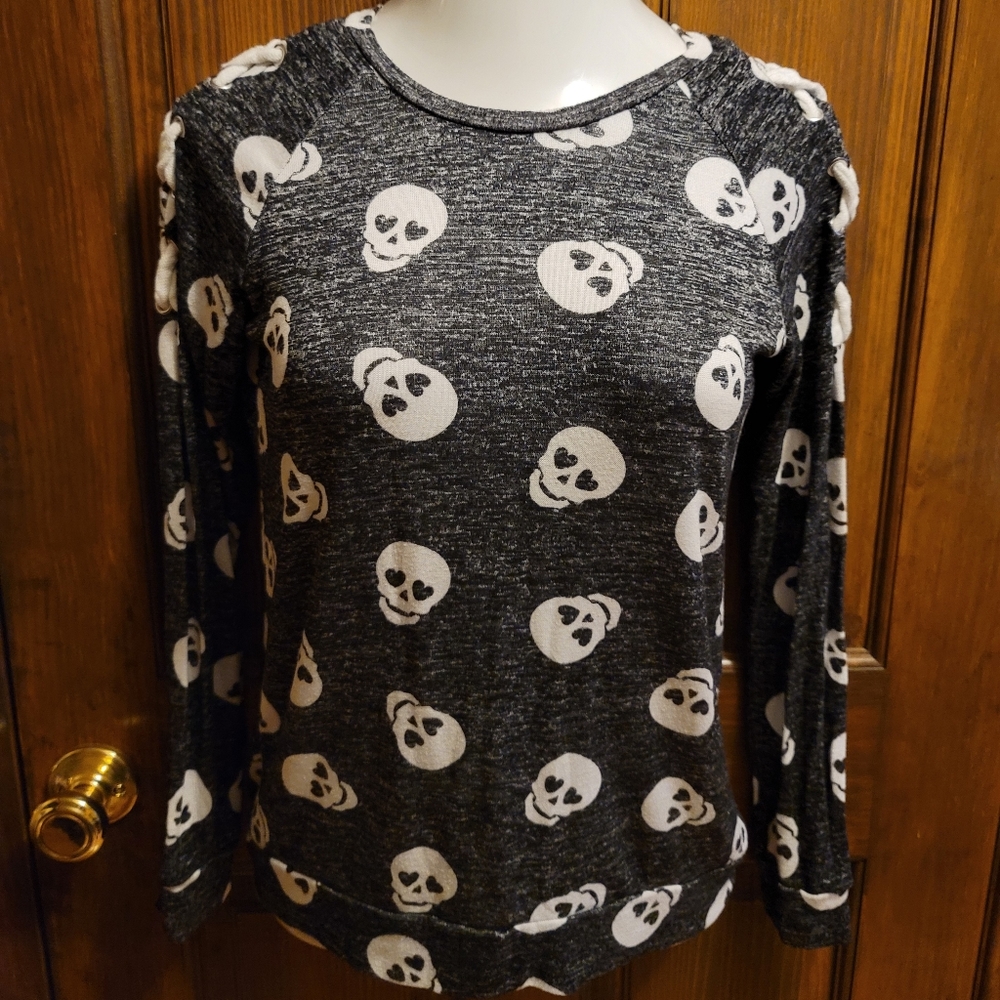 No Boundaries Lite Long Sleeve Sweat Shirt Sz M Jrs 7-9  P2P 17.5 L 18